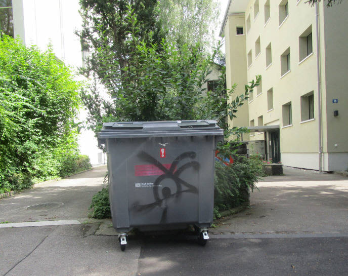 BIRD graffiti tash trashcan zuerich