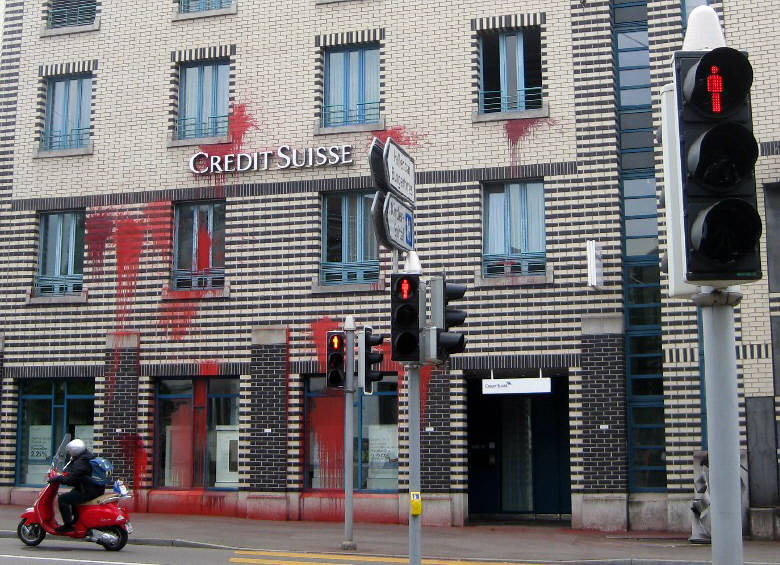 farbanschlag auf credit suisse filiale hottingerplatz zrich im mai 2011