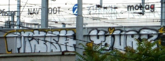TRASH und YOURZ Graffiti Zrich Aussersihl ber der Langstrasse Unterfhrung.
