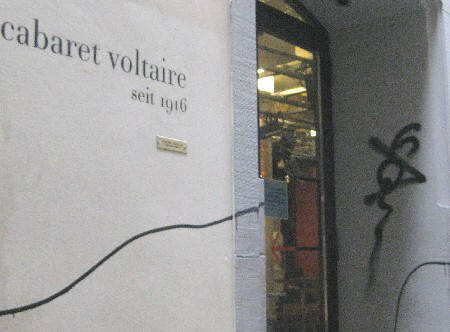 CABARET VOLTAIRE ZRICH ALTSTADT. Das Cabaret Voltaire in Zrich gibt es sei 1916. Hier gibt's auch immer wieder streetart und graffiti im herzen von zrich