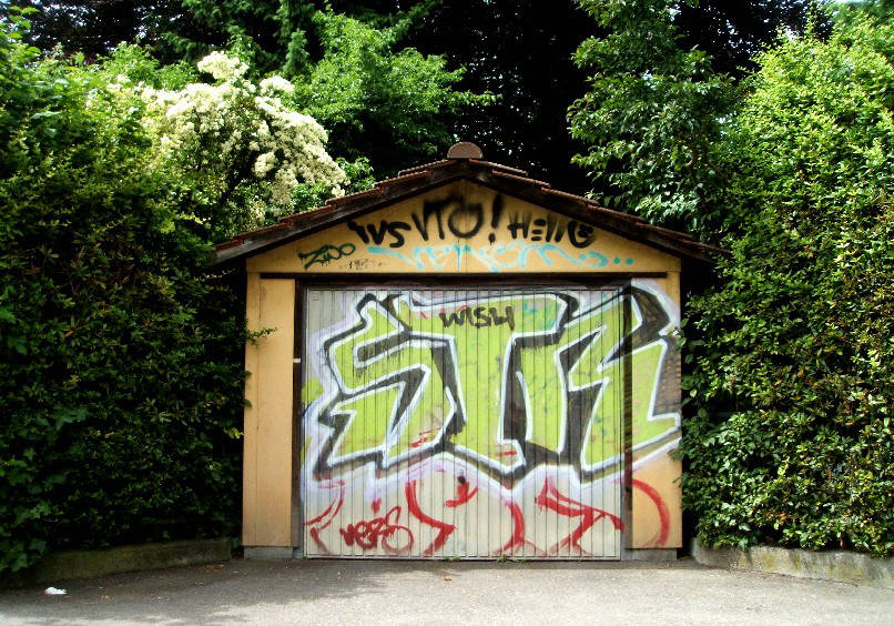 STR graffiti garage zrich