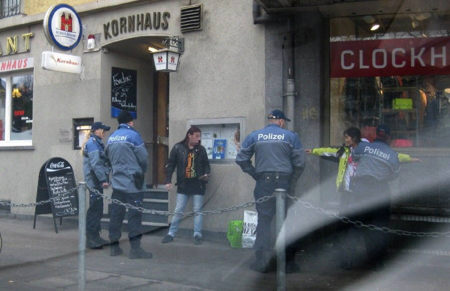 stadtpolizei zürich personenkontrolle durchsuchung kreis 5 limmatplatz märz 2012 repression faschismus polizeistaat scheissbullen