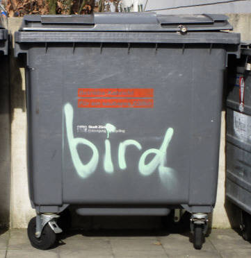 BIRD graffiti trashcan zrich