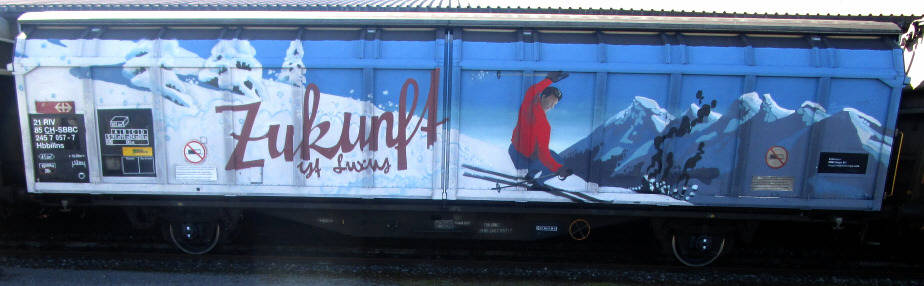 Zukunft ist Luxus SBB Gterwagen Graffiti. Ski-Abfahrt Skifahrer