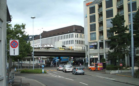 blick von der hönggerstrasse (ost) zur hardbrücke mit wipkingerplatz