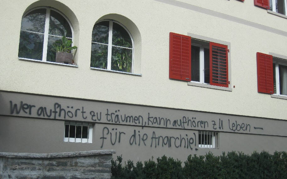 Wer aufhört zu träumen, kann aufhören zu leben. Für die Anarchie. Anarcho-Wandparole Zürich Oktober 2010