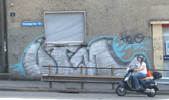 UTM graffiti und vespa von piaggio. rosengartenstrasse zürich wipkingen.